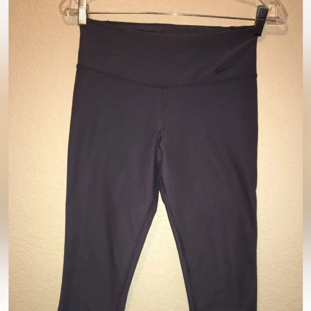 Women's Nike Dri-Fit One Legend Gray Capris- Medium